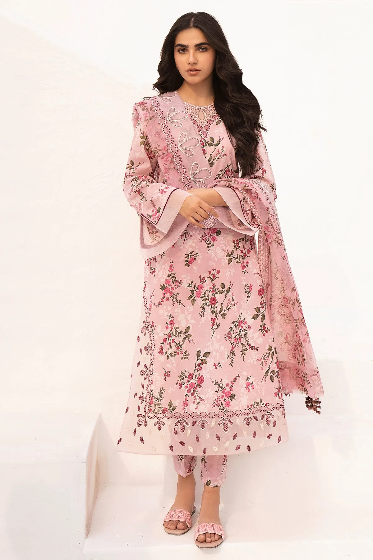 Embroidered Lawn USE-9022