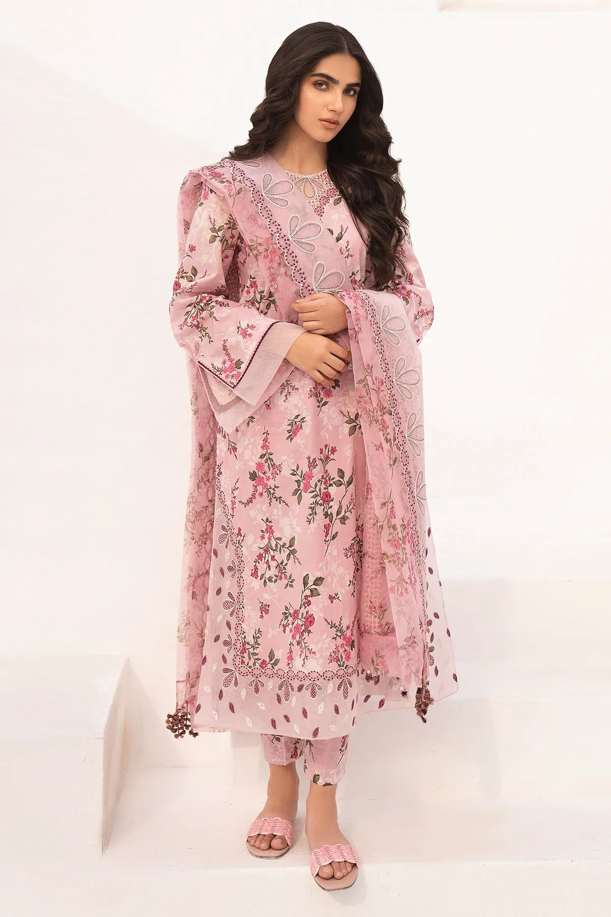 Embroidered Lawn USE-9022