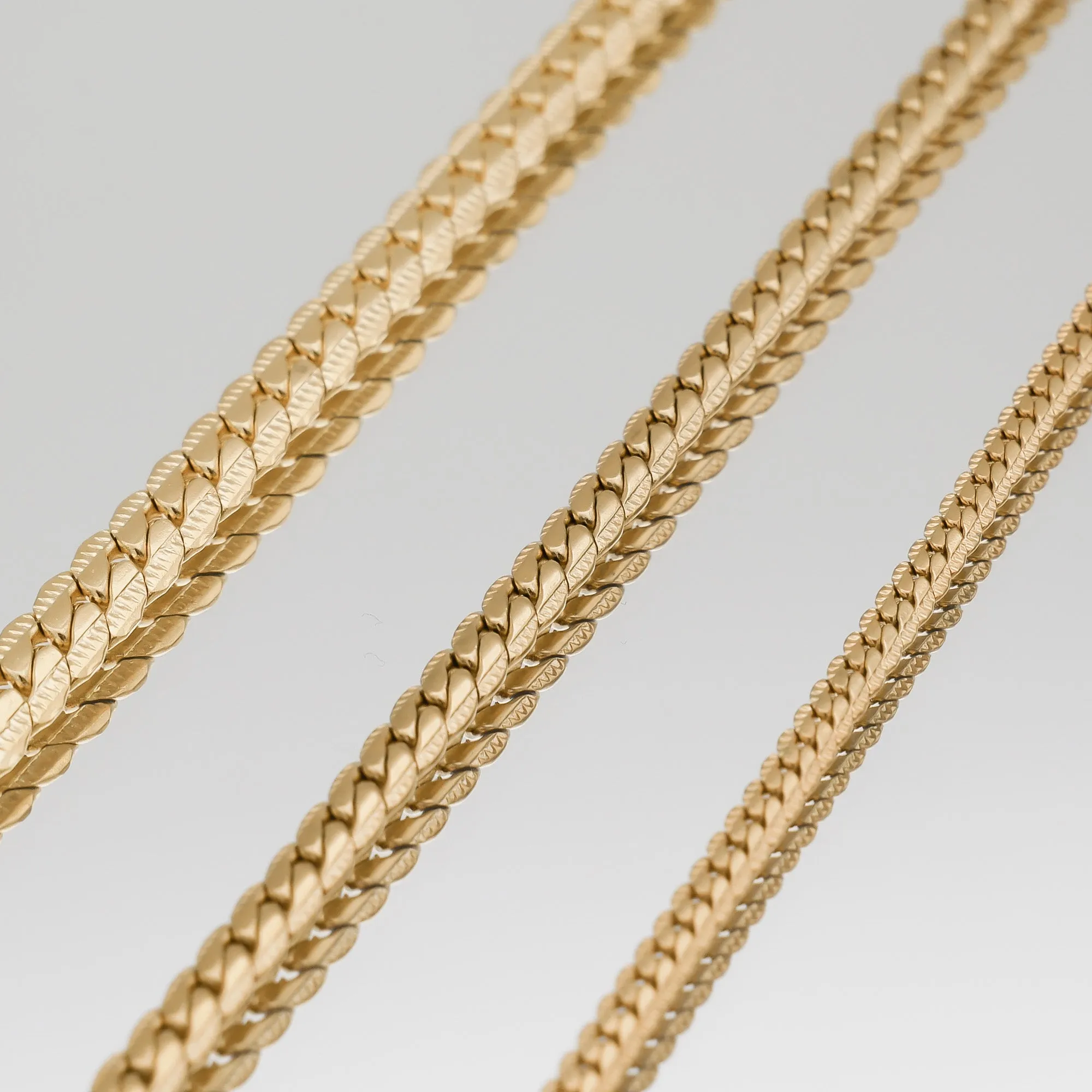 Zuri Hammered Curb Chain